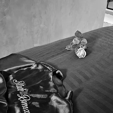 Apartment Black Romance *