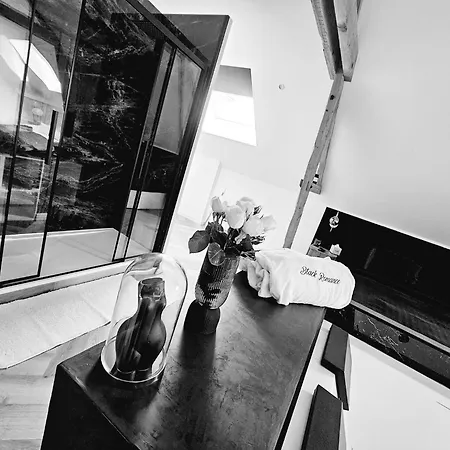 Black Romance Apartment Yville-Sur-Seine