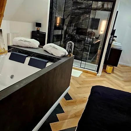 Apartment Black Romance Yville-Sur-Seine